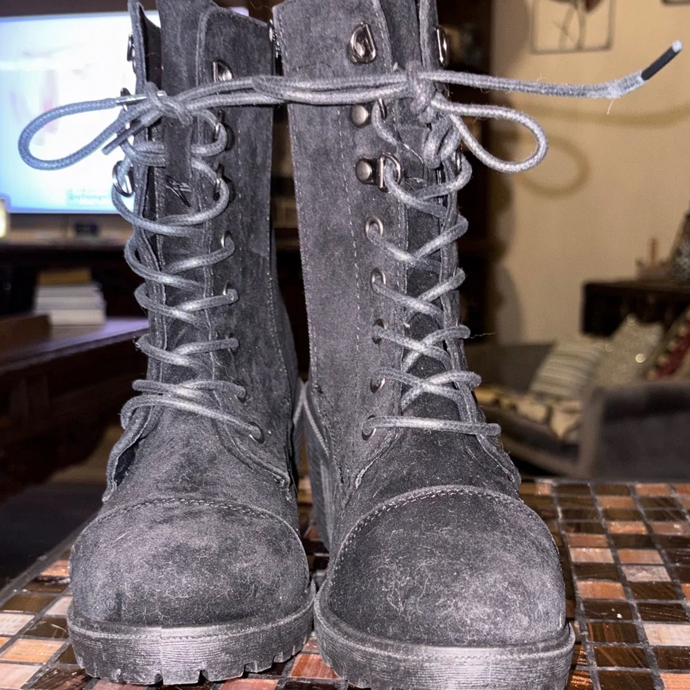 #278 NWOT ForeverSuede Black Lace-Up W combat Boots Sz 9 - Picture 1 of 8